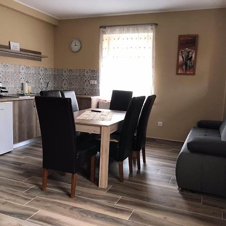 Adrienn Apartman Sárvár المظهر الخارجي الصورة